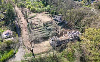 Prvorepubliková vila s  pozemkem 5 181 m² v Želešicích - 7