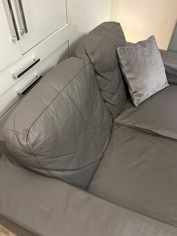 IKEA SKOGABY – kožená 2-místná sedačka, šedá - 7
