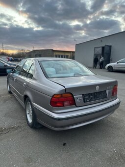 BMW E39 bez motoru - 7