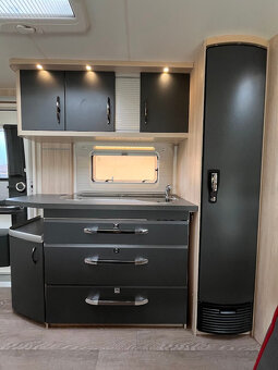 Karavan Hobby 545 KMF DE LUXE EDITION, 1.MAJITEL, SUPER STAV - 7