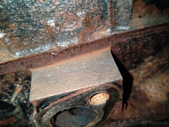 Lodný Motor V8 5l - 7