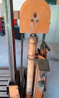 Nemecky nůžkový 2T hydraulicky zvedák DDR - 7
