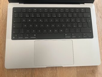 Apple MacBook Pro 14" / M3 / 8GB / 512GB / stříbrný - 7