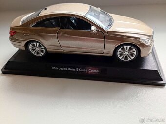 Mercedes Benz E-Class Coupe (Burago) - 7