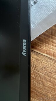 Iiyama 24 monitor - rozbitý - 7