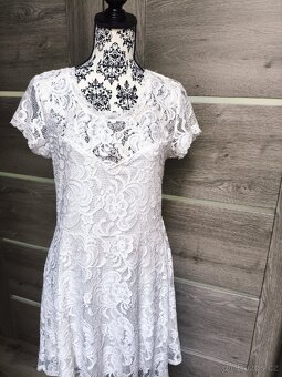 Bílé krajkové koktejlové šaty 38/40 - 7