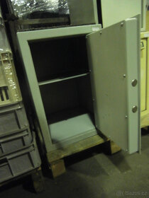 Trezor s elektronickým zámkem nefunkční za 500 kč - 7