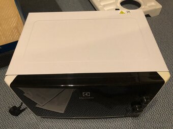Mikrovlnná trouba Electrolux EMS 21400 W bílá - 7