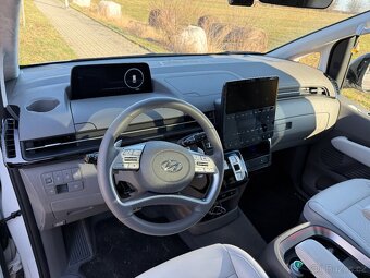 Hyundai Staria Luxury 4x4, panorama, tažné, jen 10 tisíc km - 7
