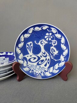 Sada krásných talířů v designu "Den matek" Royal Copenhage - 7