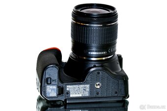 Nikon D5600 8 tis exp +18-55mm + 8GB TOP STAV - 7