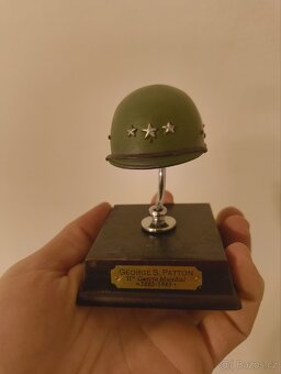 Sběratelské miniatury historických přileb (17 kusů) - 7