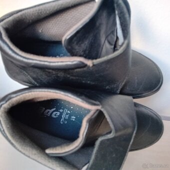 kožené důchodky č. 38,5    zn. Jade - 7