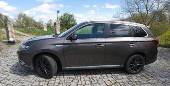 Mitsubiuschi Outlander Plkug in Hybrid - 7