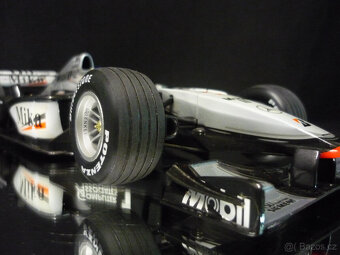 McLaren MP4/15 Hakkinen Formule F1 Hot Wheels 1/18 - 7