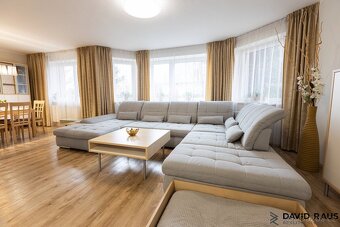 Prodej rodinného domu 4+kk s bazénem (159 m2) a zahradou, ul - 7