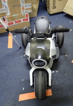 Dětská Elektrická tříkolka bílá - 7