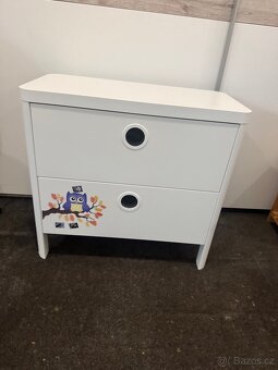 Hezká bílá dětská komoda IKEA BUSUNGE - 7