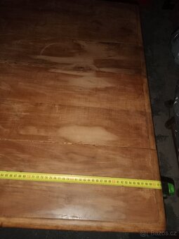 Starý stůl a skříňka - 7