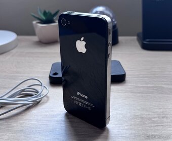 ikonický Apple iPhone 4 32gb v černé barvě, krásný stav. - 7