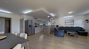 Prodej vícegeneračního domu 5+kk (207 m²) na pozemku 1499 m2 - 7