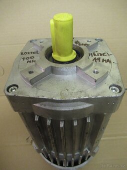 NEPOUŽITÝ přírubový elektromotor 380V.0,75kw-1410ot.min. - 7