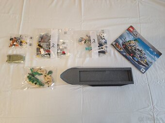 Jurassic World 76942 Útěk Baryonyxe z lodě - 7