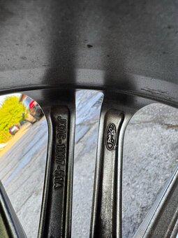 Alu Ford 7,0 J x 17 H2 ET50 + Michelin 215/50 R17 - 7