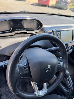 Peugeot 208 - 7