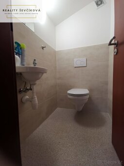 Pronájem komerčního objektu 300 m 2 + 400 m2 zpevněné plochy - 7