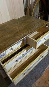 Komoda - 7