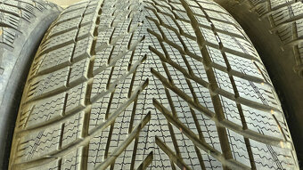 Zimní pneu Goodyear Ultragrip 235/35 R19 - zánovní - 7