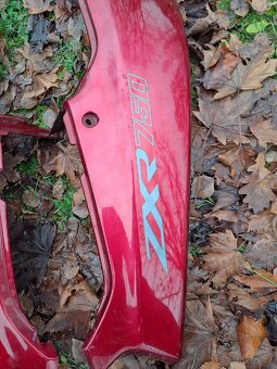 Zadní, boční podsedlove plasty Kawasaki ZXR 750J - 7