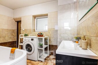 Dům (242 m2) s byty 4+kk (95,4 m2) a 3+kk (146,8 m2) v OV, Č - 7