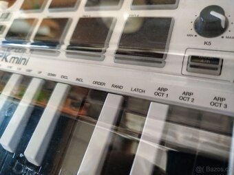 MIDI AKAI MPK mini + originál průhledný kryt - 7