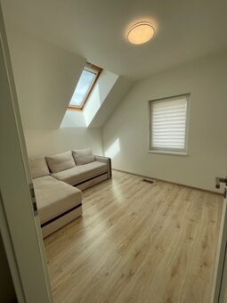 Pronájem novostavby RD se zahradou, Praha východ, Zlonín. - 7