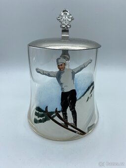 Sběratel nabízí staré korbele s cínovými víčky - 7