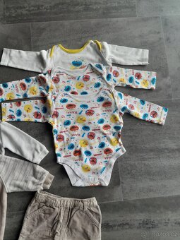 Neutrální oblečení vel.62 - 7