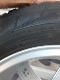 Prodám zimní pneu 215/60R16 - 7