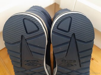 Boty kotníkové UMBRO vel. 37.5,  stélka 23.5 cm, Sportisimo - 7