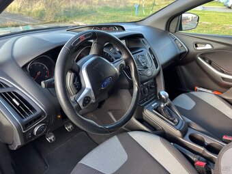 Sportovní vůz FORD FOCUS ST - 2000/183kW - 7