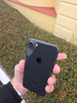 Apple iPhone 8 64GB černý - 7