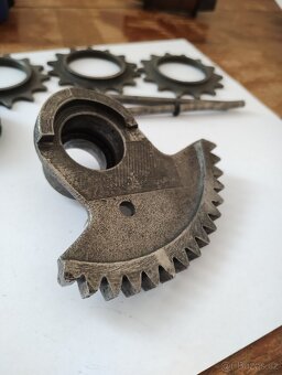 Prodám náhradní díly z motoru jawa 350 / 634 - 7