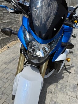 Suzuki GSR 750 - 7