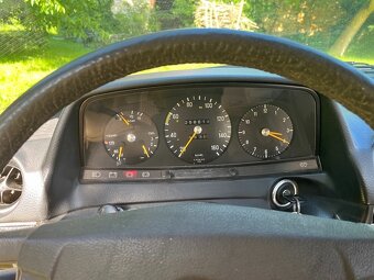 Mercedes W123 200D - 7