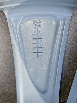 Pěkná nová zimní orig alu Škoda Superb 3, Pirelli 235/45/18 - 7