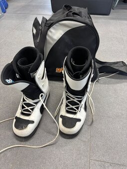 Snowboard Burton + příslušenství - 7