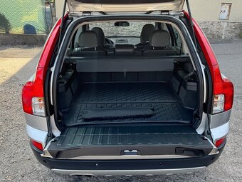 Volvo XC90, 2.4D5,MANUÁL,SERVIS.KN,TOP - 7