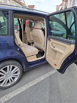 Vw Touran 2 Litr benzín 7 míst - 7