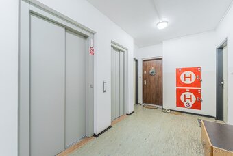 Byt 2+kk, 53m2, 7,patro, 2 lodžie, velký sklep, OV - 7